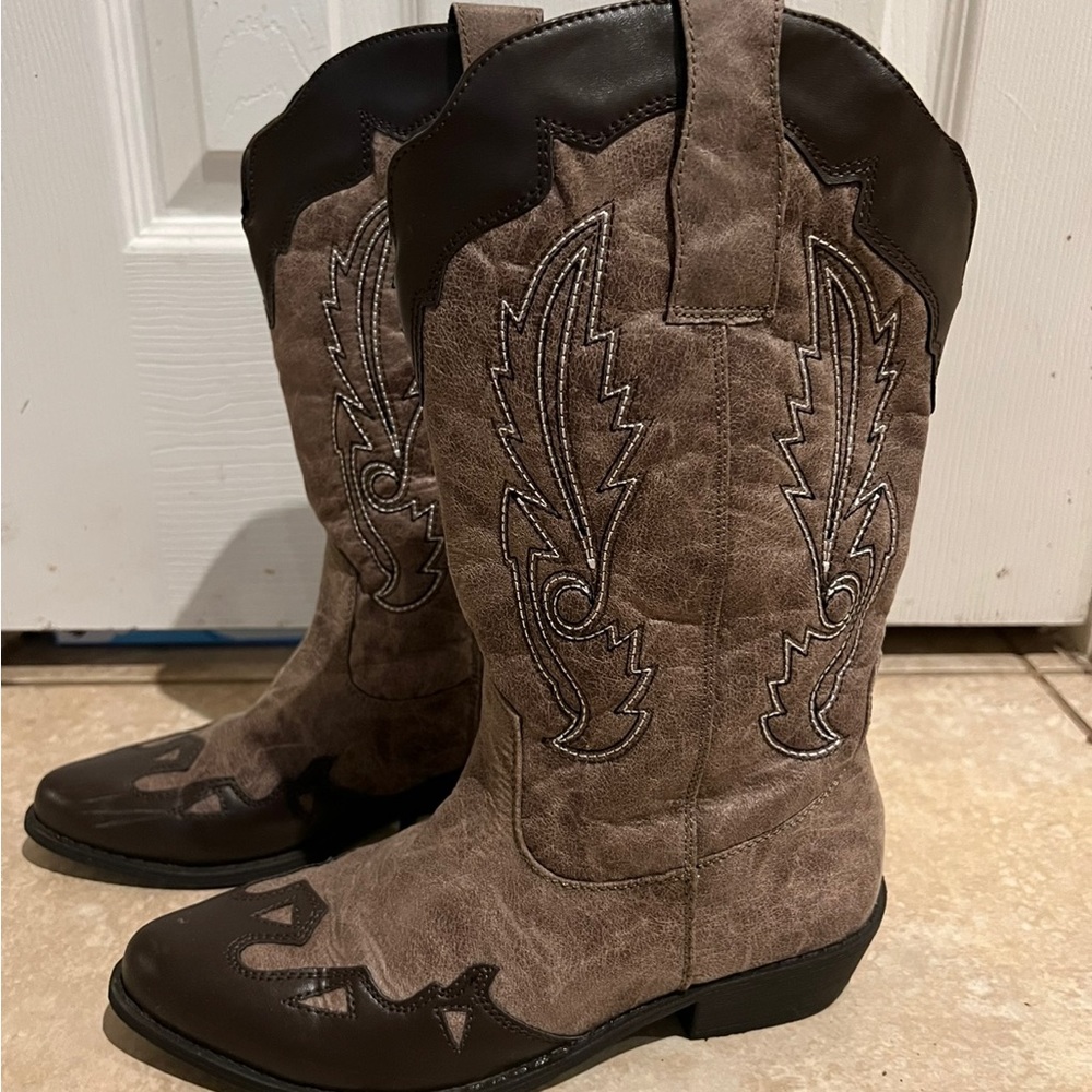 Women’s cowboy boots